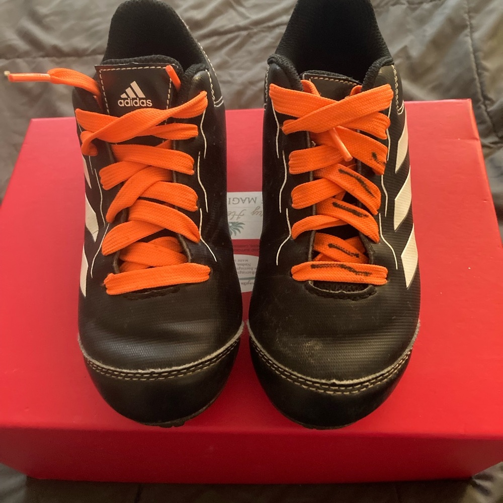 SAVAGE MIJO: VERY GENTLY used unisex cleats size 12.5C